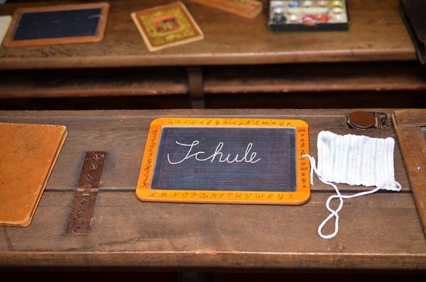 Quelles astuces pour développer un espace de discussion en ligne pour les passionnés d'histoire locale ?