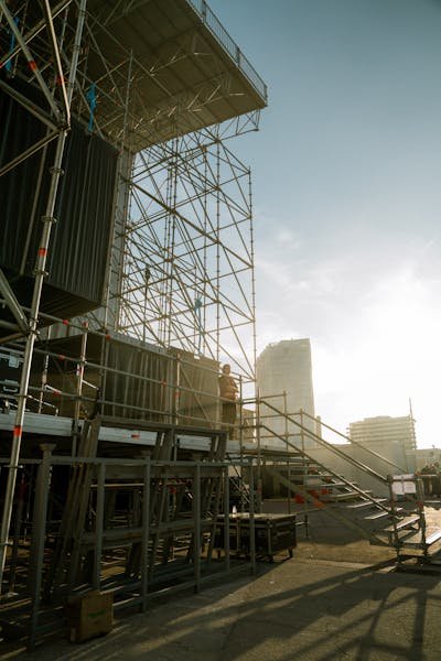 Escalier acier pour chantier : modularité et sécurité à portée de main